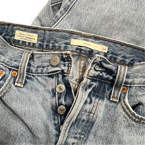 LEVI’S Wedgie Button Fly Jeans Size 24 Medium Wash - Picture 5 of 9